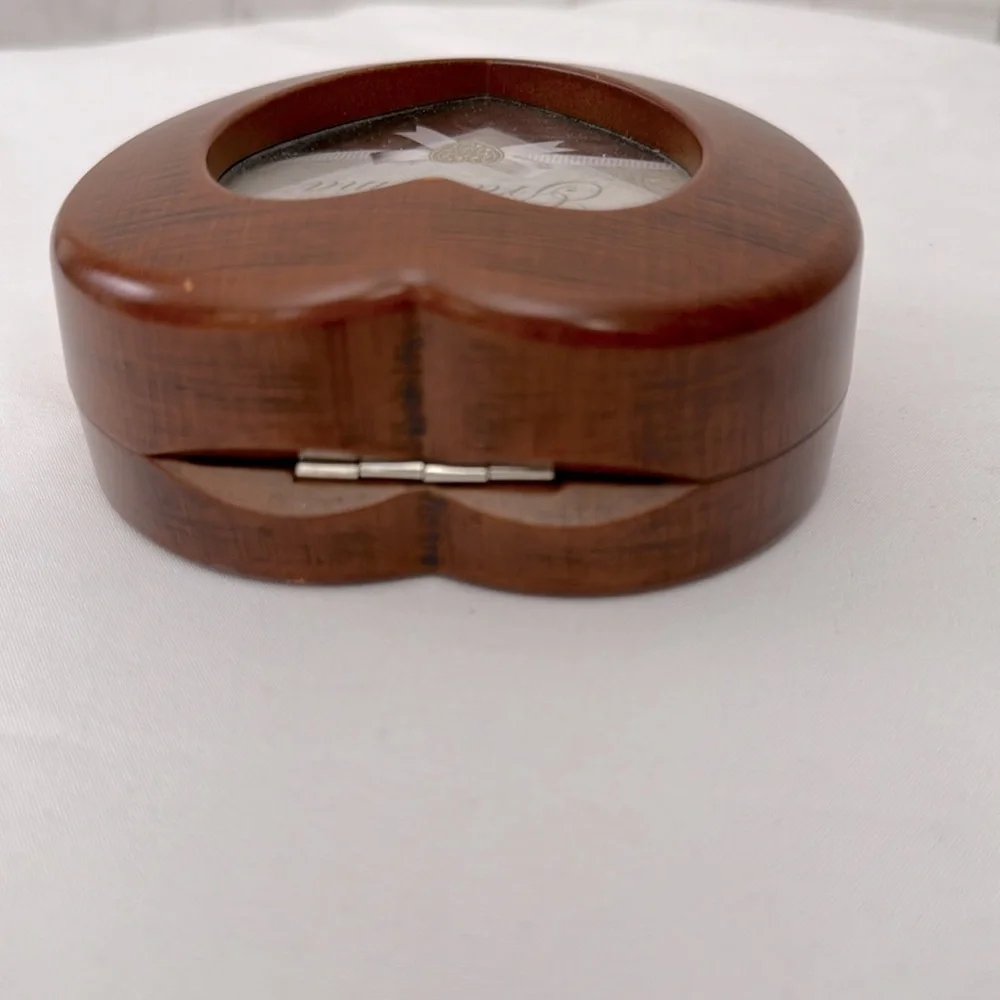 unbranded heart trinket